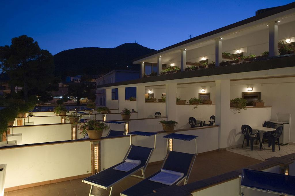 Hotel Ristorante Cavaliere Scario Eksteriør bilde