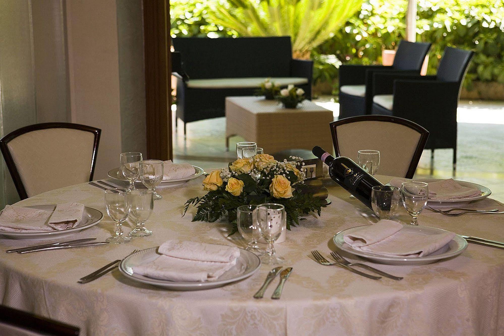 Hotel Ristorante Cavaliere Scario Eksteriør bilde